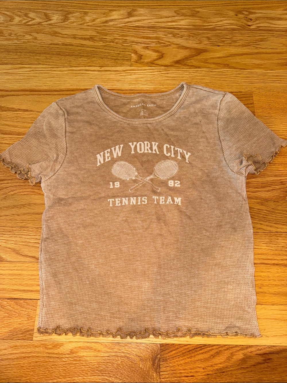American Eagle Outfitters Beige "New York City Tennis Team" Short Sleeve Tee